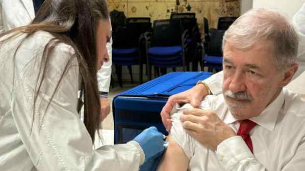 Marco Bucci Si Vaccina Contro