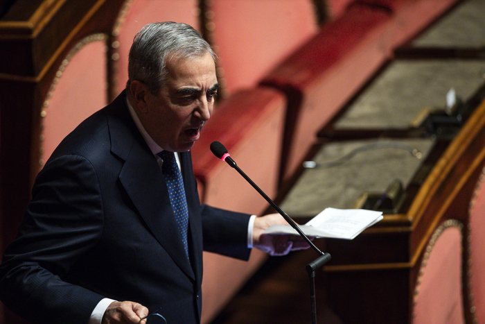 Maurizio Gasparri Spinge Per L