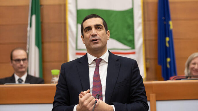 Michele De Pascale Alza La Voc