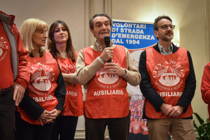 Milano Accoglie I Senza Tetto