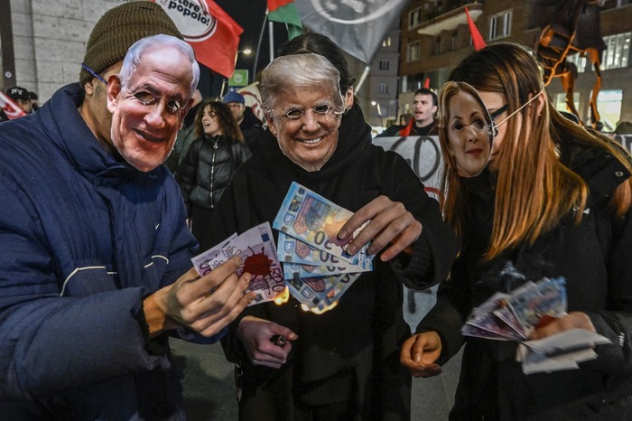 Napoli In Protesta3A Flash Mob