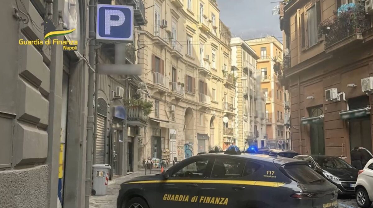 Napoli Intensifica La Lotta Co