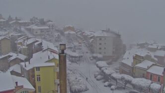 Neve Abbondante Sui Monti Sale