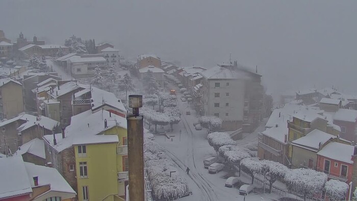 Neve Abbondante Sui Monti Sale