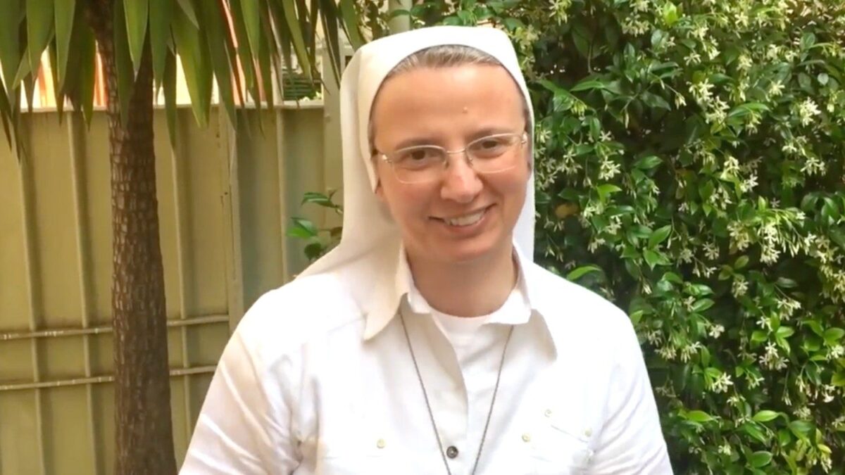 Papa Francesco Nomina Suor Sim
