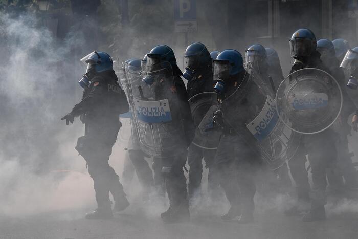 Poliziotti Condannati Per Le L