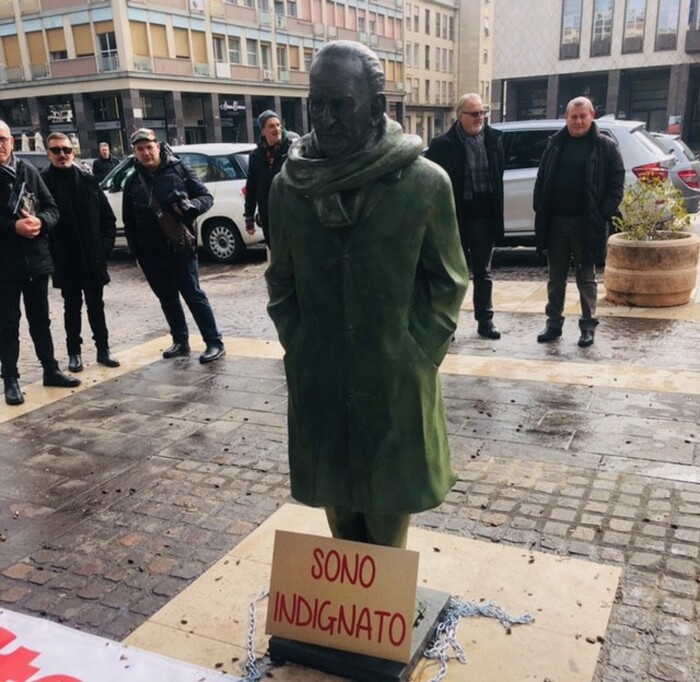 Protesta A Cosenza Per La Rimo