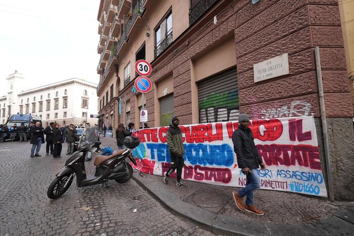 Protesta A Napoli Contro Il Dd