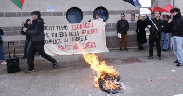 Protesta Contro L27Industria Be