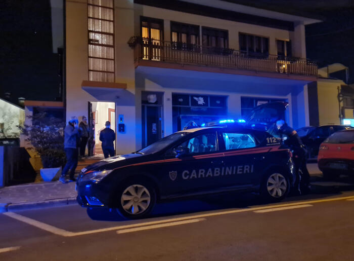 Rapina A Mano Armata In Un Neg