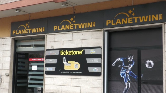 Rapina Armata In Un Centro Sco