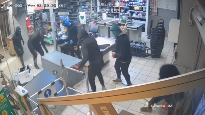 Rapina Notturna In Un Supermer