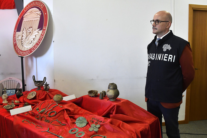 Restituzione Di Reperti Storic
