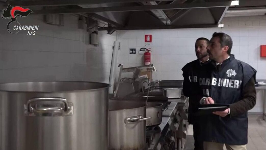 Rivolte E Disordini Al Pranzo