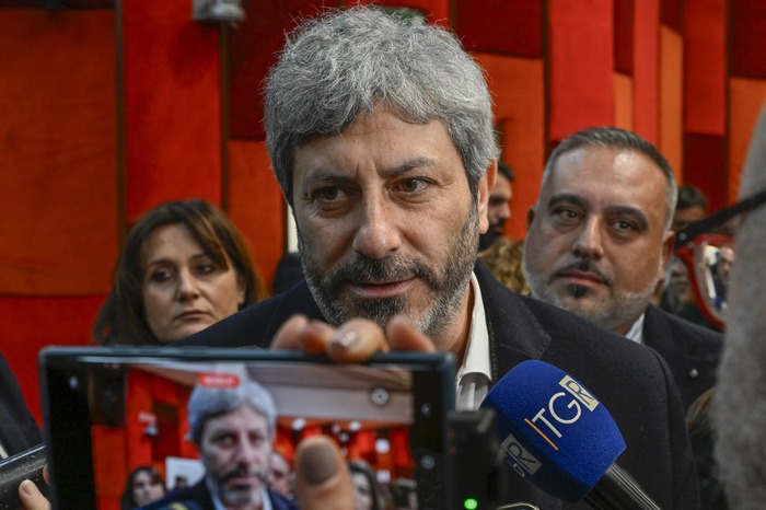 Roberto Fico3A Al Centro Della