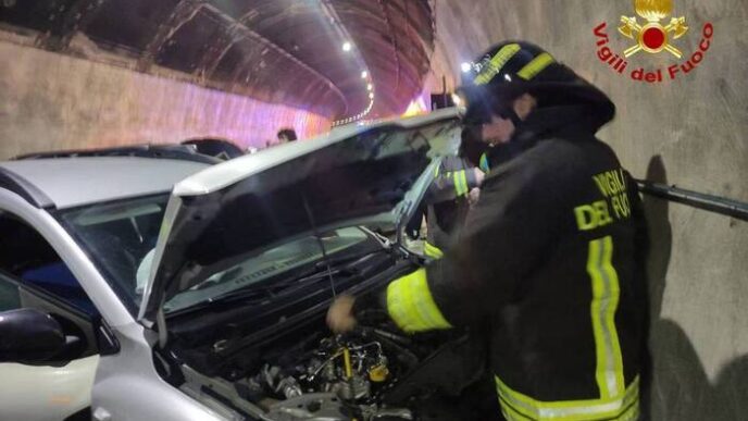 Scontro Tra Sette Auto Nella G