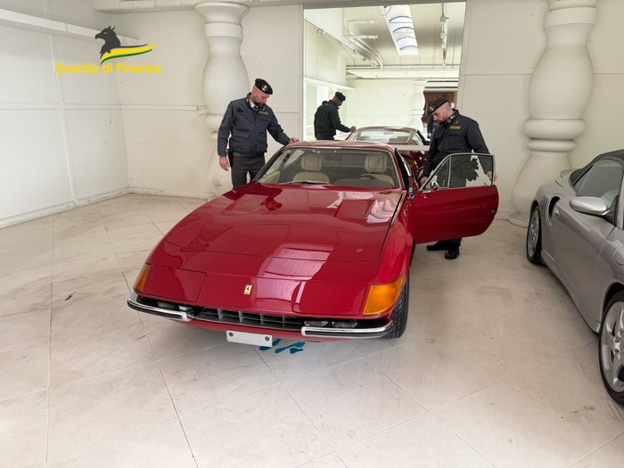 Sequestro Di Auto Di Lusso3A Fe