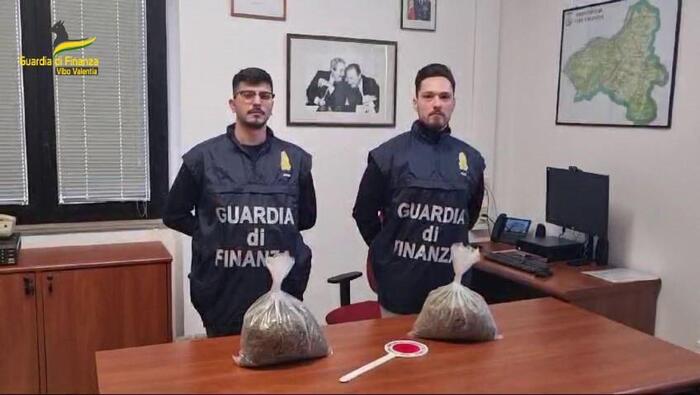 Sequestro Di Marijuana E Rifiu