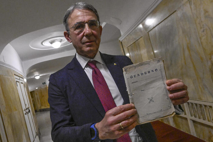 Sergio Costa Avverte Su De Luc