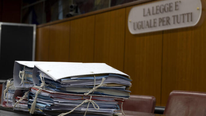 Sospesa L27App Per Il Processo
