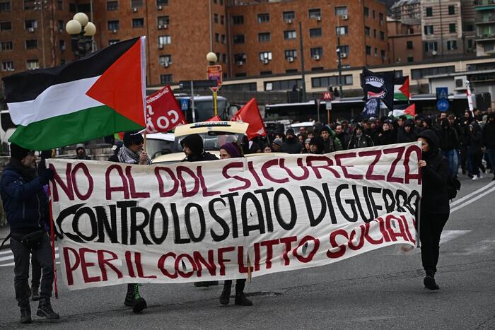Tensione Durante Il Corteo Ant