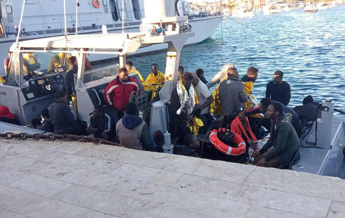 Tragedia In Mare3A Sette Migran