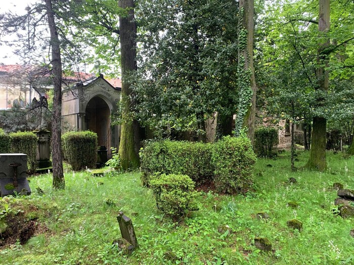 Un Cimitero Ottocentesco Si Tr