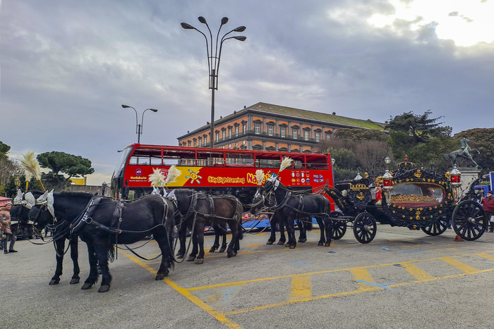 Un Funerale Solenne E Suggesti