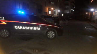 Uomo Armato Semina Terrore In