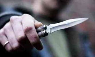 Uomo Ferito Con Un Coltellino