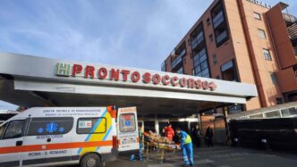 Uomo Ferito Da Arma Da Fuoco A
