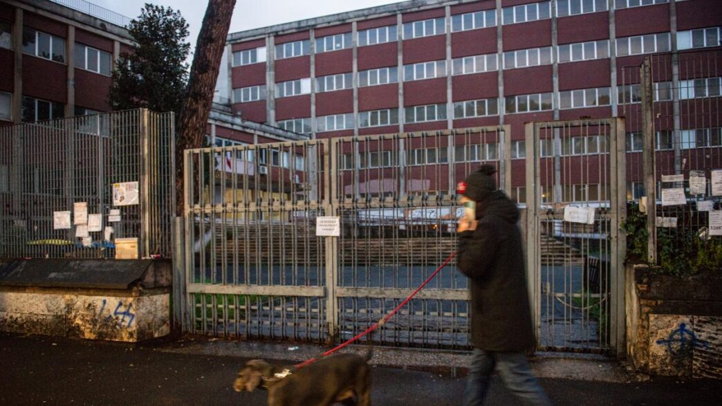 Vandali In Azione All27Istituto