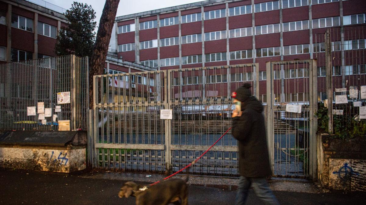 Vandali In Azione All27Istituto