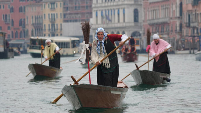 Venezia Celebra La Regata Dell