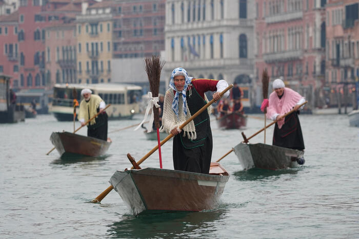 Venezia Celebra La Regata Dell