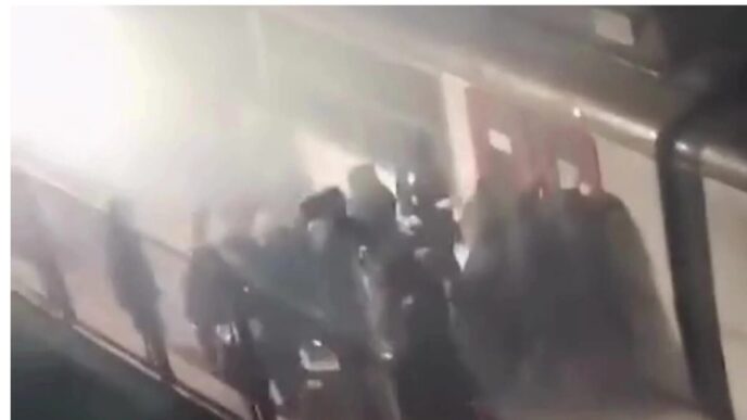 Violenza Alla Circumvesuviana3A