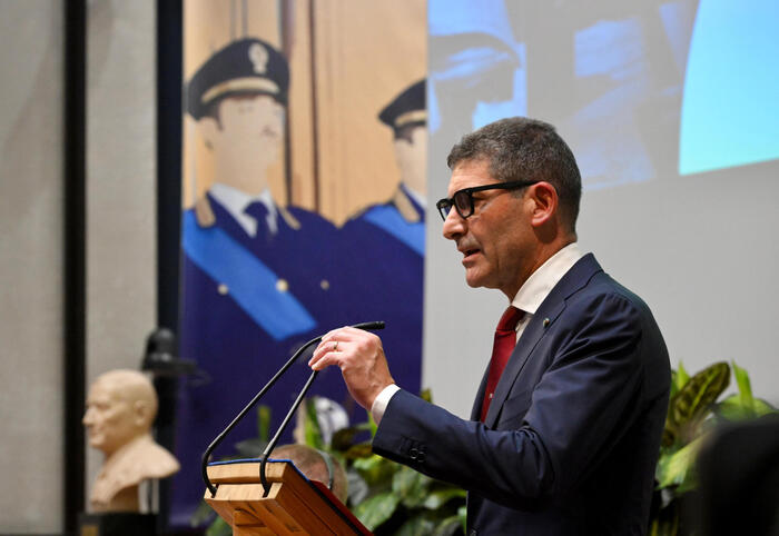 Vittorio Pisani Elogia Il Lavo