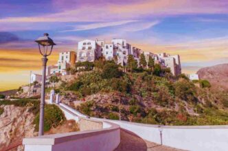 Il Bellissimo Borgo Di Agosta