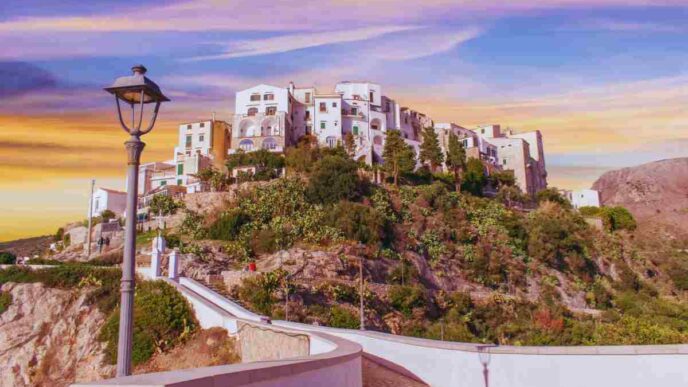 Il Bellissimo Borgo Di Agosta