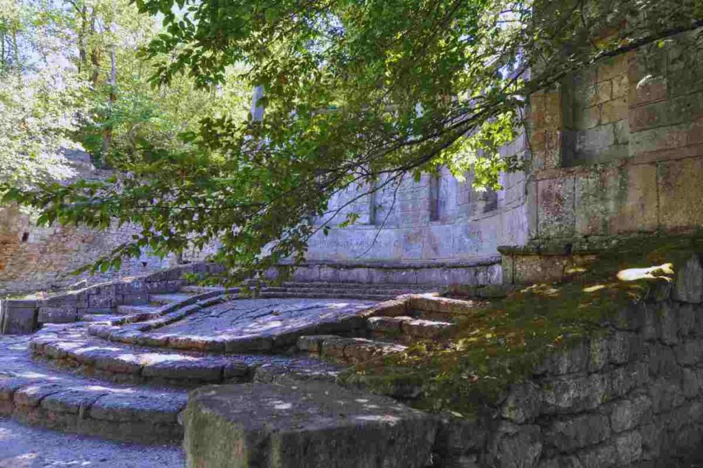 l'affascinante borgo di Bomarzo
