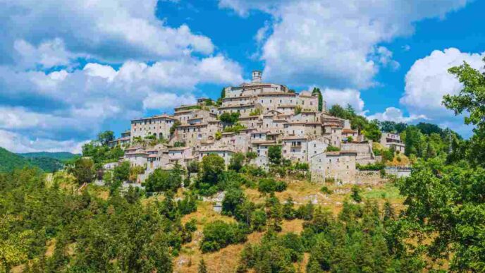 Borgo Con Castello Incantevole