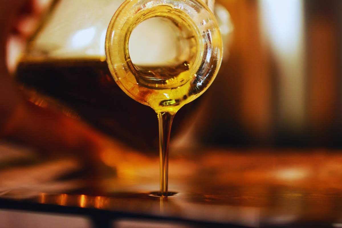 Piano Cottura Pulito Senza Fatica: Il Segreto Dei Ristoranti Che È Arrivato Il Momento Di Conoscere 5 Olio Per Pulire Il Piano Cottura