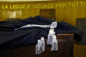 Accuse Di Violenza Su Minorenn