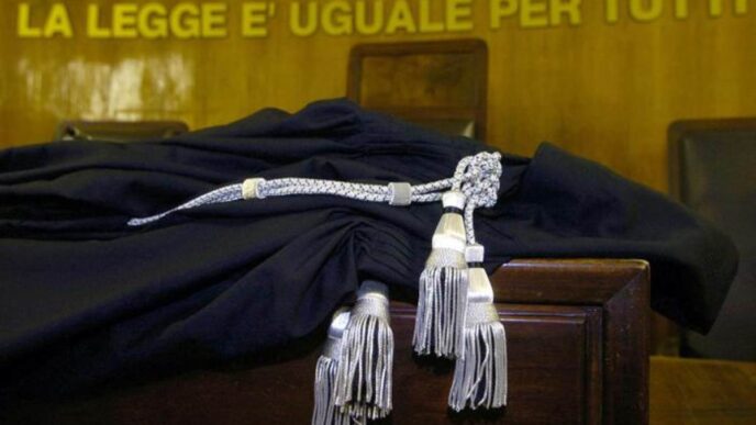 Accuse Di Violenza Su Minorenn