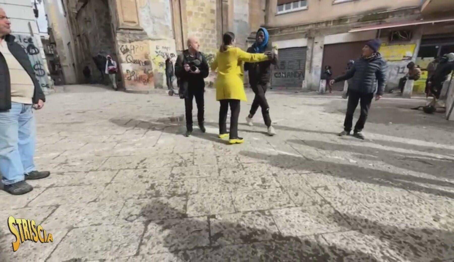 Aggressione Alla Troupe Di 27St