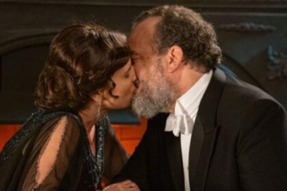 Alonso bacia Maria Antonia