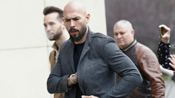 Andrew Tate Lascia La Romania3A