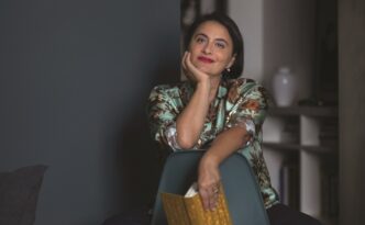 Angela Frenda Presenta 22Una To