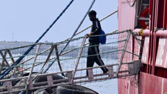 Arrivo A Napoli3A Nave Con 41 M