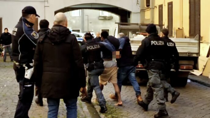 Blitz Della Polizia Per Sgombe